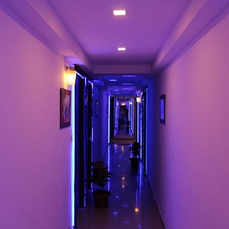 Hotel Kum Kum Adalaj Екстериор снимка