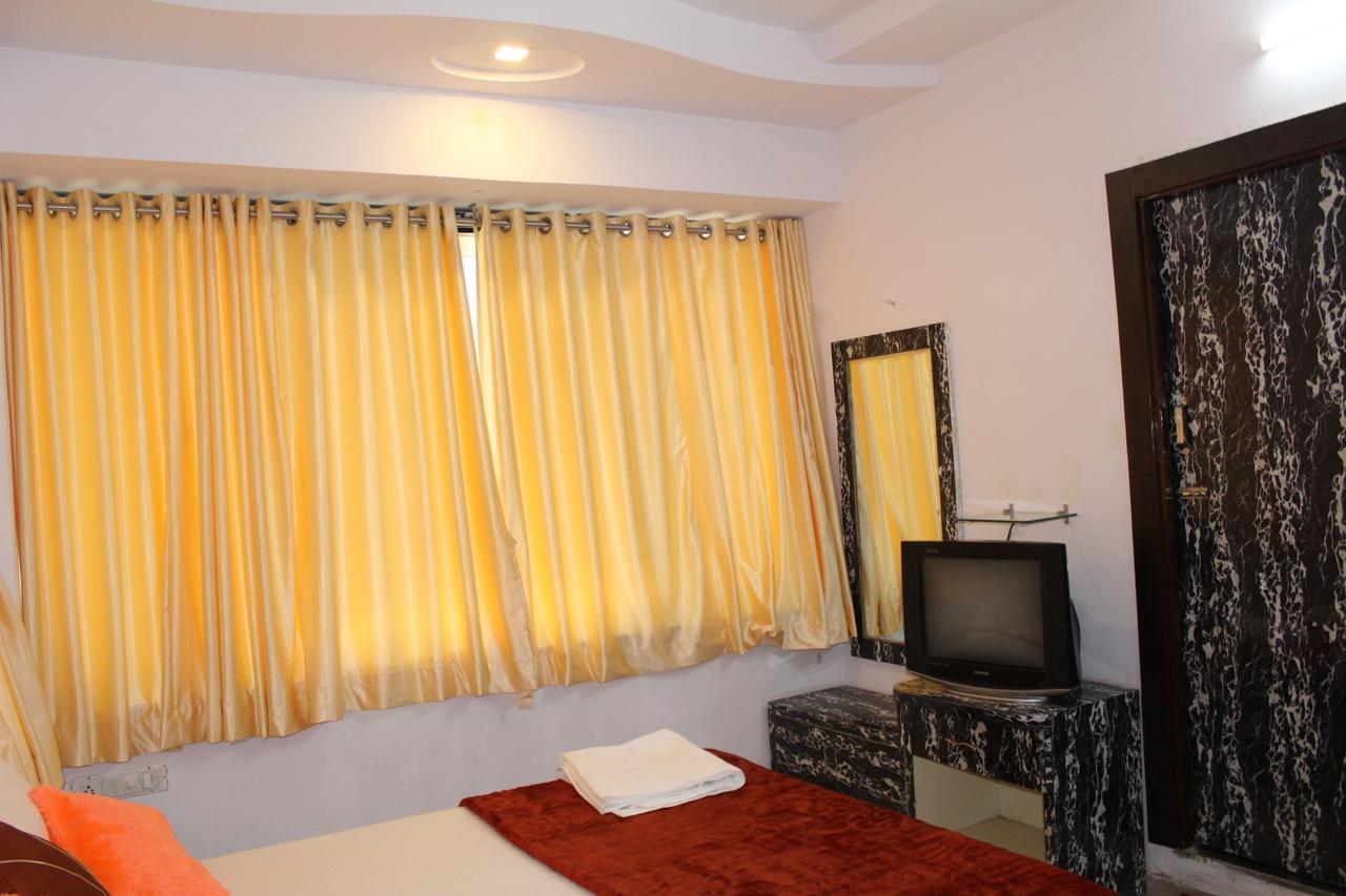 Hotel Kum Kum Adalaj Екстериор снимка