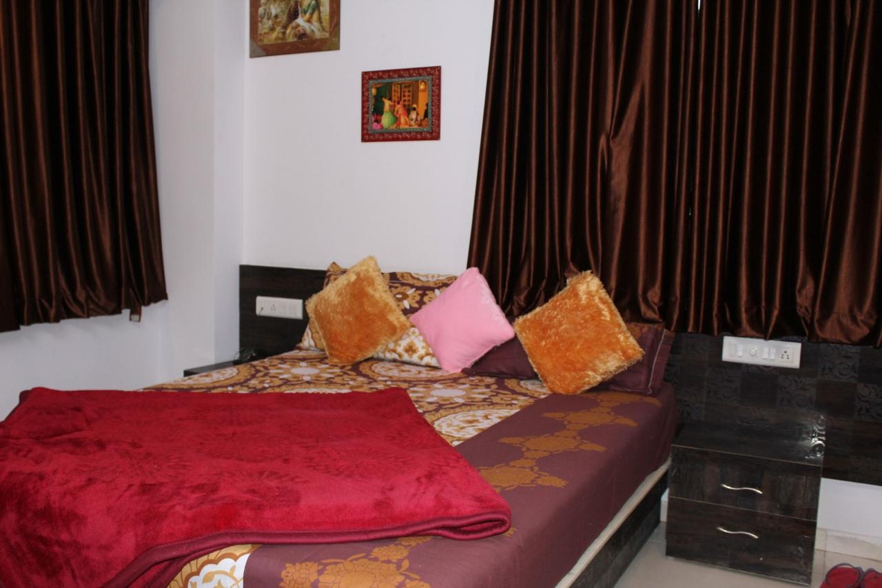 Hotel Kum Kum Adalaj Екстериор снимка