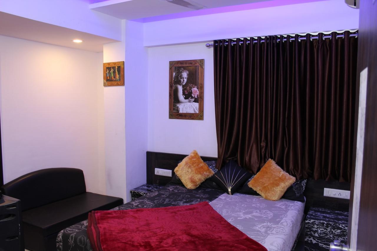 Hotel Kum Kum Adalaj Екстериор снимка