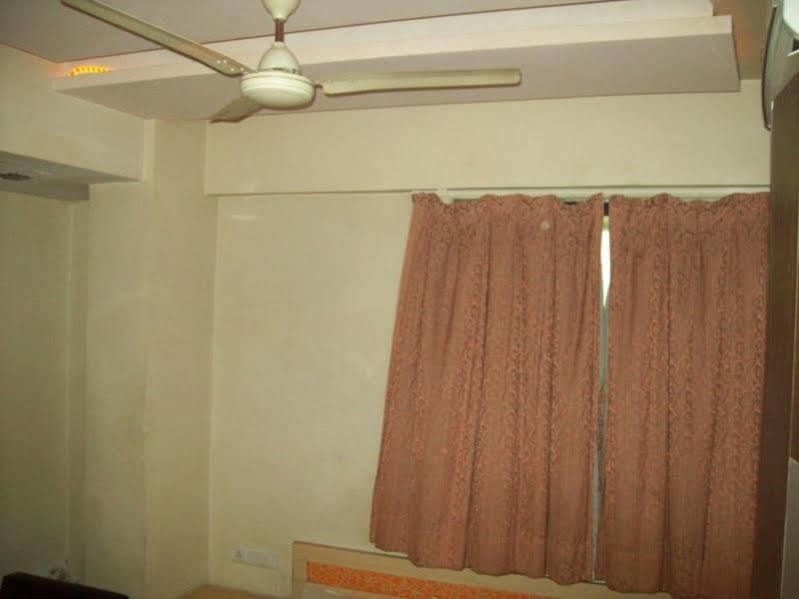 Hotel Kum Kum Adalaj Екстериор снимка